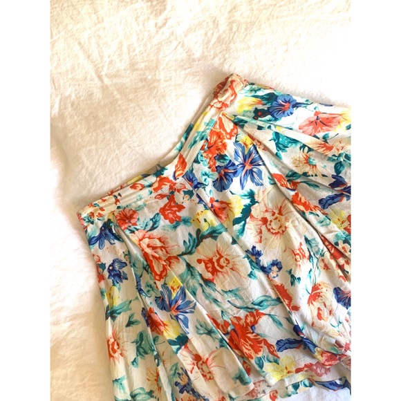 MINKPINK floral flowy shorts - Picture 2 of 5